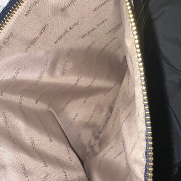 Michael Kors Bedford Signature Flat Crossbody Bag Vanilla NWOT Authentic w/ Dust - Picture 12 of 16